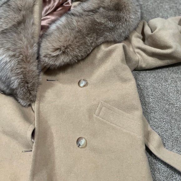 Our camel hair Nordstrom Gallery Fur Coat size 8 - Picture 7 of 9